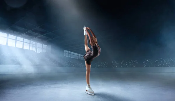 Mulher Patinadora Artística Arena — Fotografia de Stock