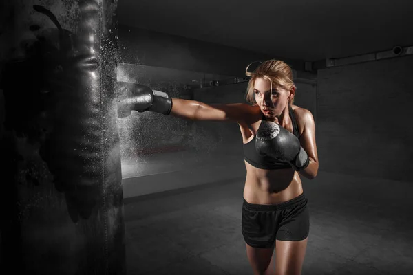 Joven Deportista Kickboxing Chica — Foto de Stock