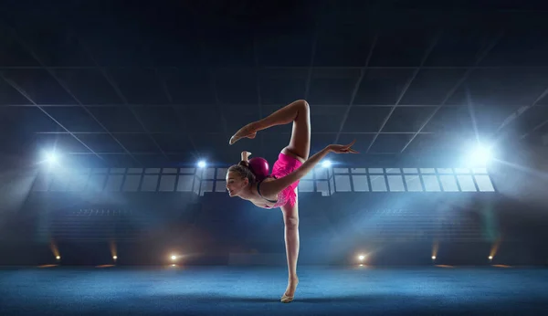 Mädchen Führen Rhythmische Gymnastik Auf — Stockfoto
