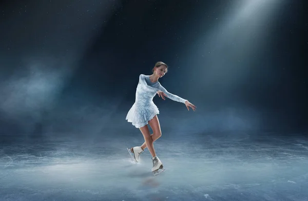 Mujer Joven Patinaje Artístico — Foto de Stock