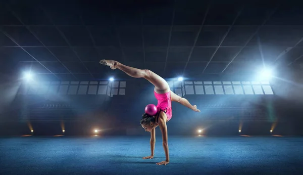 Girl Performing Rhythmic Gymnastics — Stock Photo, Image