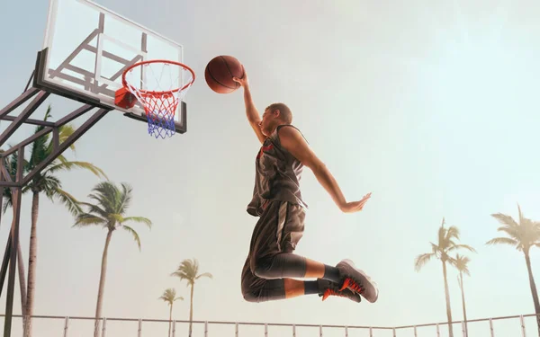 Jogadores Basquete Jogam Streetball — Fotografia de Stock