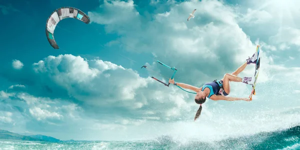 Mulher Jovem Kitesurf — Fotografia de Stock