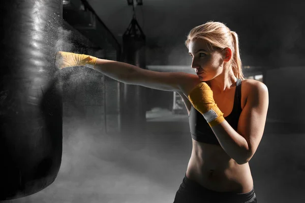 Joven Deportista Kickboxing Chica — Foto de Stock