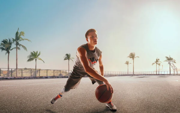 Μπάσκετ Παίκτες Παίζουν Στο Streetball — Φωτογραφία Αρχείου