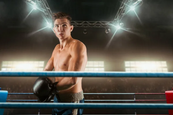 Joven Hombre Deportivo Boxeo — Foto de Stock