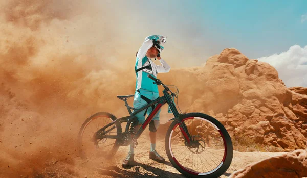 Bergab Radfahrer Auf Dem Fahrrad — Stockfoto