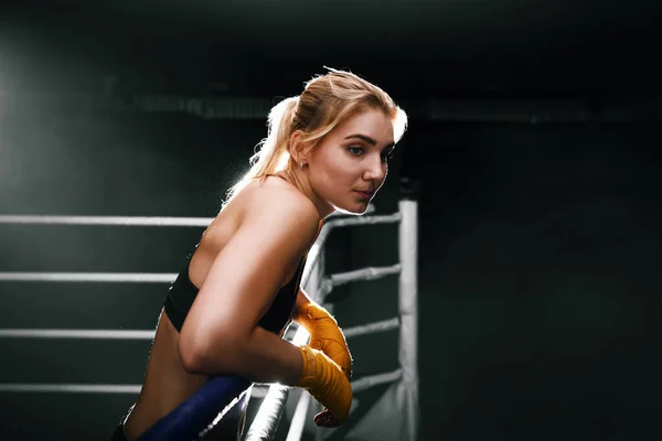 Joven Deportista Kickboxing Chica — Foto de Stock