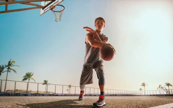 Jogadores Basquete Jogam Streetball — Fotografia de Stock