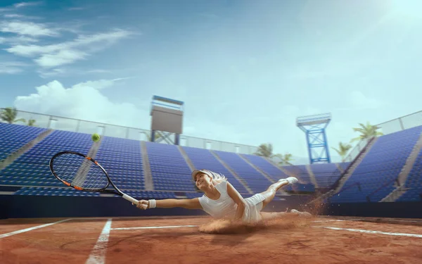 Молодая Девушка Играет Теннис — стоковое фото