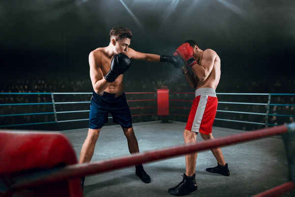 Dos Jóvenes Boxeando — Foto de Stock