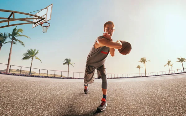 Jogadores Basquete Jogam Streetball — Fotografia de Stock