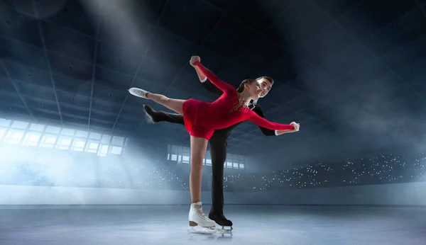 Couple Patineur Artistique Sur Glace — Photo