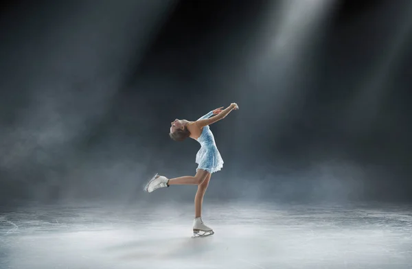 Mujer Joven Patinaje Artístico — Foto de Stock