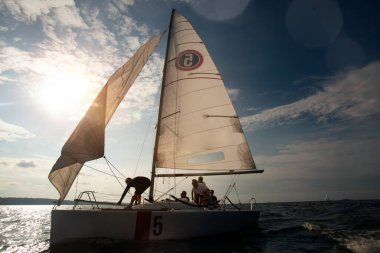 Yat yarışı. Yatçılık. Yelkenli yarışı..