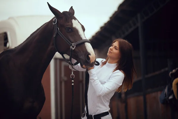 Desporto Equestre Menina Monta Cavalo — Fotografia de Stock