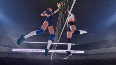 Profesyonel kadın voleybol oyuncuları iş başında.