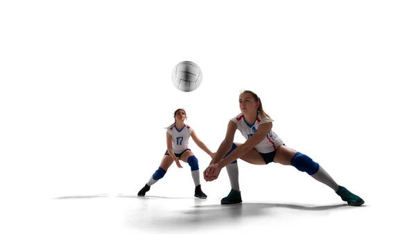 Vrouwelijke Professionele Volleybalspeelsters Actie Witte Backgr — Stockfoto