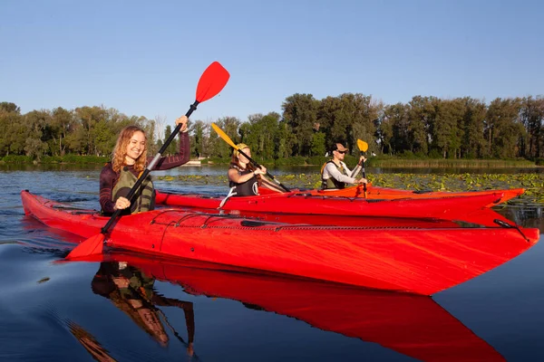 Kayak Gente Che Remava Kayak Canoa Pagaiare — Foto Stock