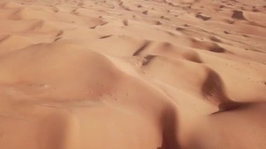 4 k hava görünümünü kumullar çöl Abu Dabi. BAE.