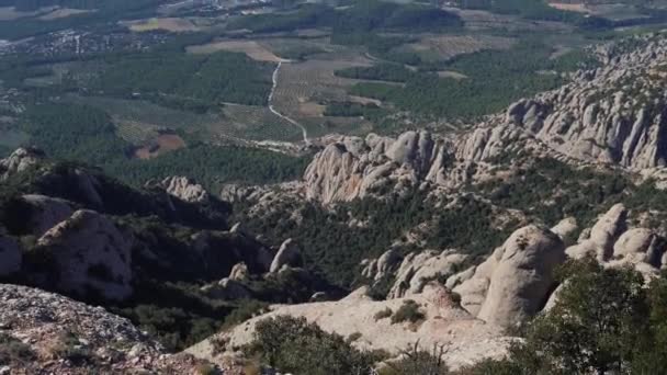 Ünlü Montserrat dağlarının panoramik manzarası, Katalonya, İspanya — Stok video