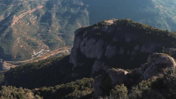 Ünlü Montserrat dağlarının panoramik manzarası, Katalonya, İspanya — Stok video