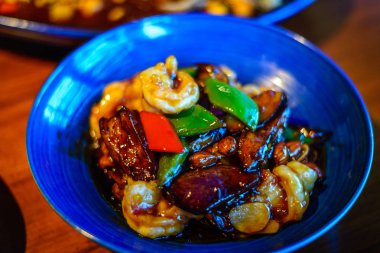 Patlıcan ile kızarmış karidesler, Chilli, koyu sos fasulye Çin mutfağı