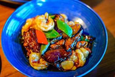 Patlıcan ile kızarmış karidesler, Chilli, koyu sos fasulye Çin mutfağı