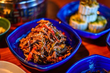 İnce yemek restoranda klasik Kuzey Çin soğuk meze çeşitleri: sığır ipleri   