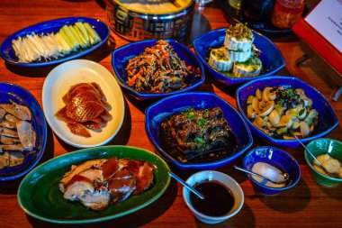 Klasik Kuzey Çin Mezeler: Pekin ahşap ateş kavrulmuş ördek ve diğer soğuk aperatifler