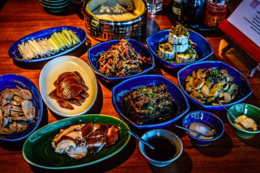 Klasik Kuzey Çin Mezeler: Pekin ahşap ateş kavrulmuş ördek ve diğer soğuk aperatifler