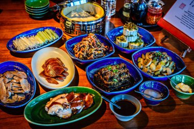 Klasik Kuzey Çin Mezeler: Pekin ahşap ateş kavrulmuş ördek ve diğer soğuk aperatifler