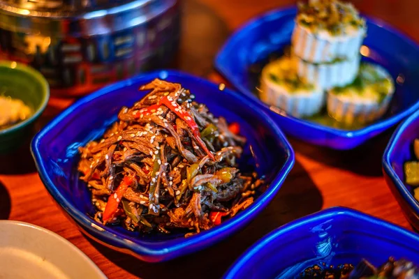 İnce yemek restoranda klasik Kuzey Çin soğuk meze çeşitleri: sığır ipleri   