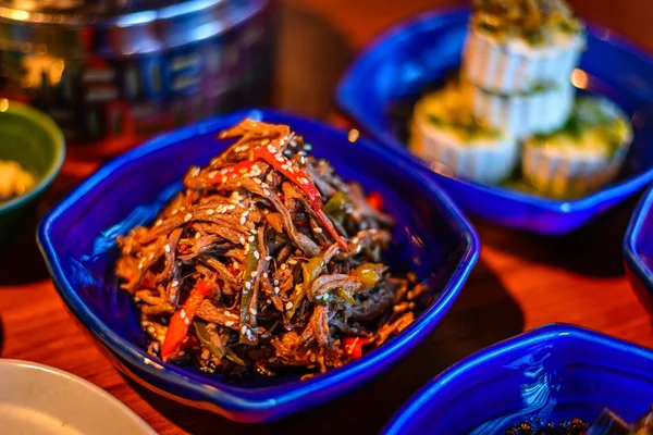 İnce yemek restoranda klasik Kuzey Çin soğuk meze çeşitleri: sığır ipleri   