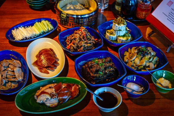 Klasik Kuzey Çin Mezeler: Pekin ahşap ateş kavrulmuş ördek ve diğer soğuk aperatifler