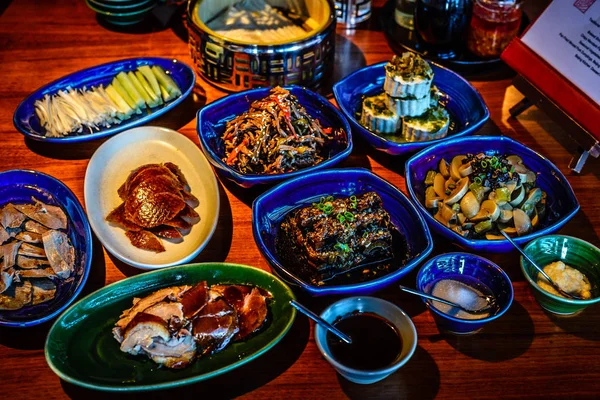 Klasik Kuzey Çin Mezeler: Pekin ahşap ateş kavrulmuş ördek ve diğer soğuk aperatifler