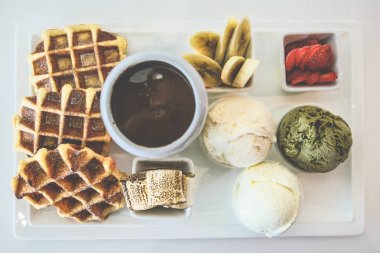 çikolata fondü muz hatmi çilekli dondurma waffle ayarla