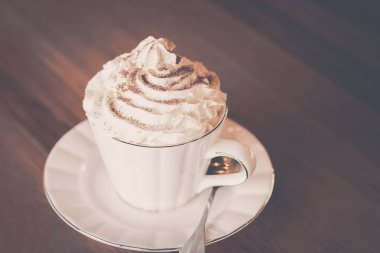 Viyana kahve beyaz Çin'deki kahve Kupası ve çay kaşığı
