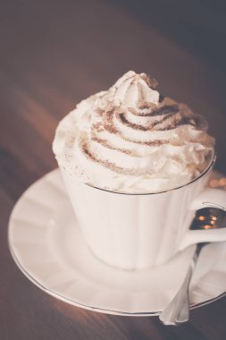 Viyana kahve beyaz Çin'deki kahve Kupası ve çay kaşığı