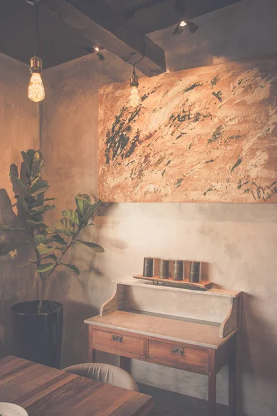 Hermoso Interior Café Con Mesas Sillas Iluminación —  Fotos de Stock