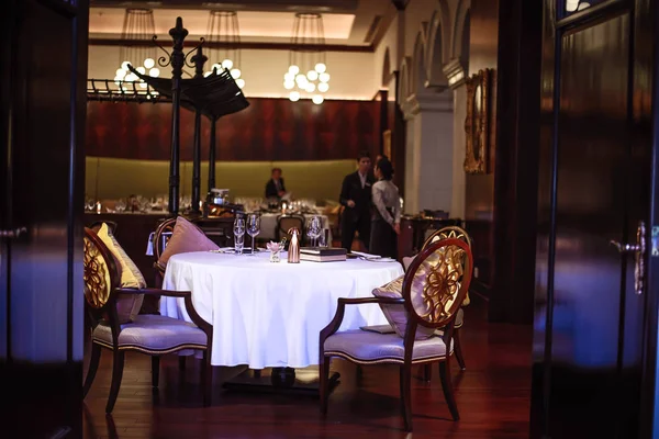 美しいヨーロッパのレストランのテーブルの設定 — ストック写真