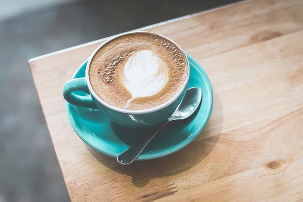 bir bardak süt köpüğü porselen fincan sütlü kahve