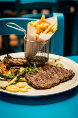 200 gün çim beslenen Avustralya Angus ızgara sebze ve patates kızartması