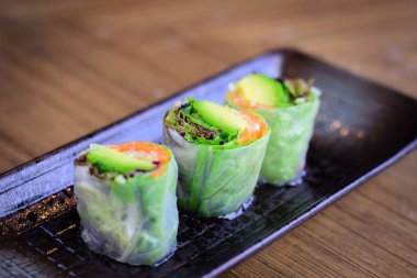 Pirinç cilt Asya Vietnamca sebze ve avokado şal 