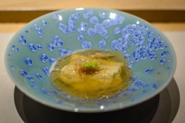 Yengeç eti meze Japon restoranı ile soğuk tofu