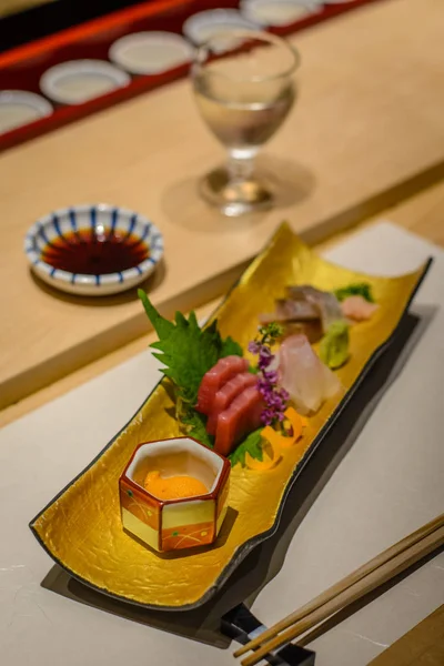 Sashimi Rauwe Vis Cursus Met Sake Tonijn Zee Egels Uni — Stockfoto