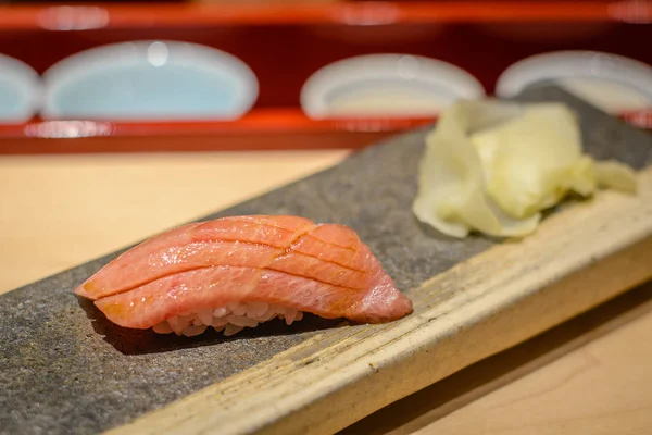 Sushi Rauwe Vis Rijst Geserveerd Een Bord — Stockfoto