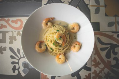 Karides Pasta limon Hindistan cevizi krem sos ile 