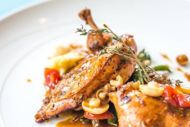 Izgara tavuk krem mor yam ve ikramederse Sebze püresi