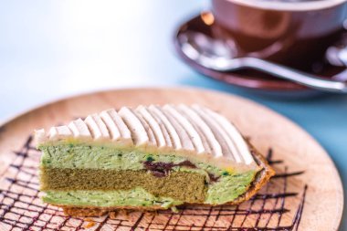Matcha yeşil çay pasta tatlı kahve ile